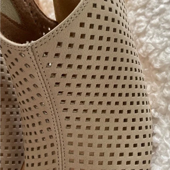 NWT Rockport Women's Briah perforated sling back wedge taupe sandal, size 8M - Picture 3 of 12